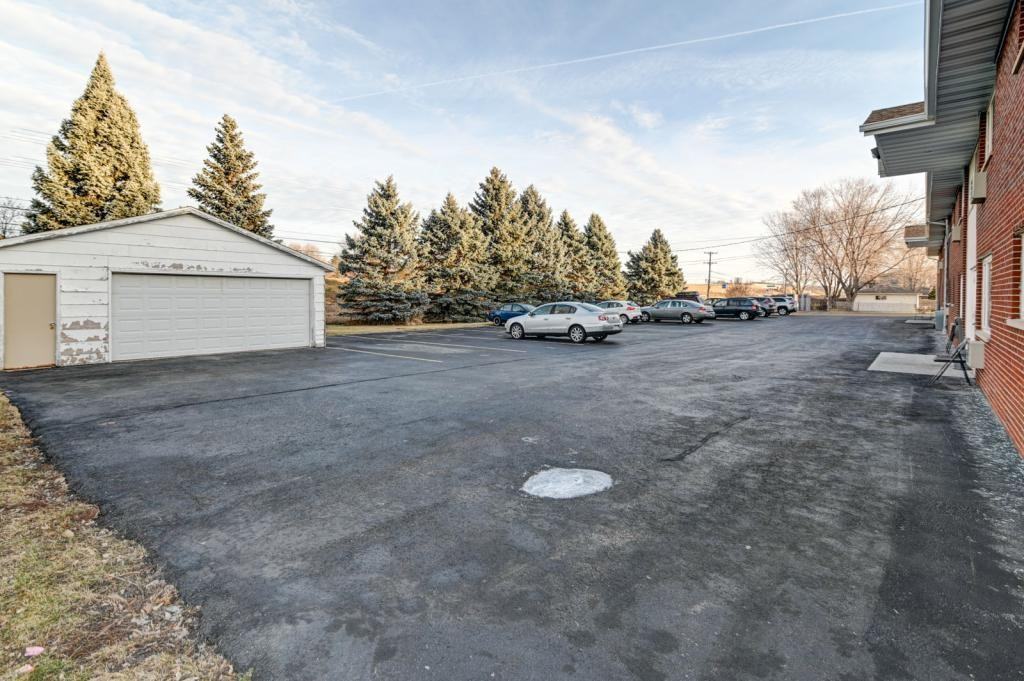112 W Klubertanz Dr ##Apt - Photo 3 of 25