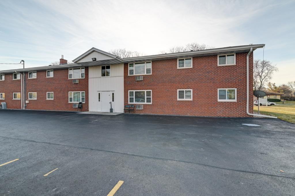 112 W Klubertanz Dr ##Apt - Photo 5 of 25