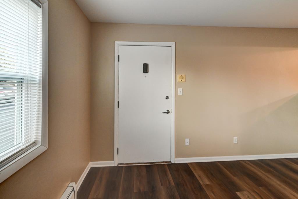 112 W Klubertanz Dr ##Apt - Photo 6 of 25