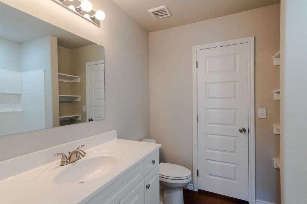 1014 Pine St - Photo 7 of 12