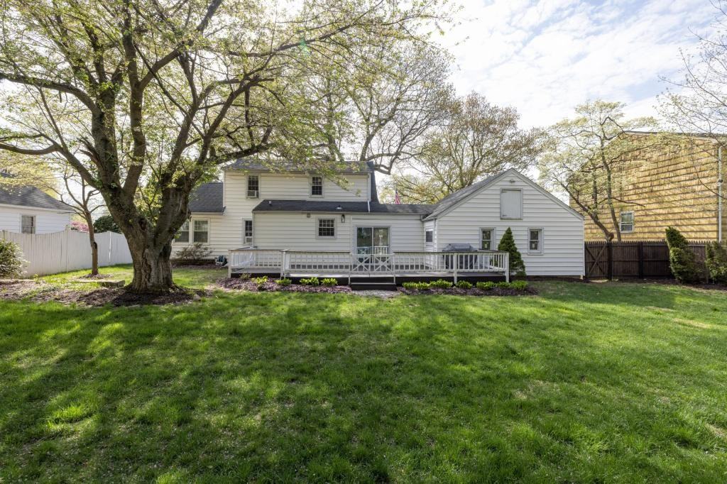 5 Lindenwoods Rd - Photo 2 of 33