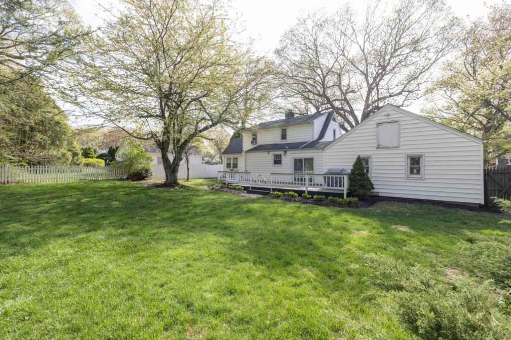 5 Lindenwoods Rd - Photo 3 of 33