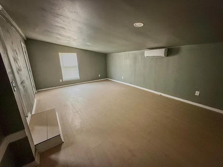 2011 Waco St - Photo 5 of 9