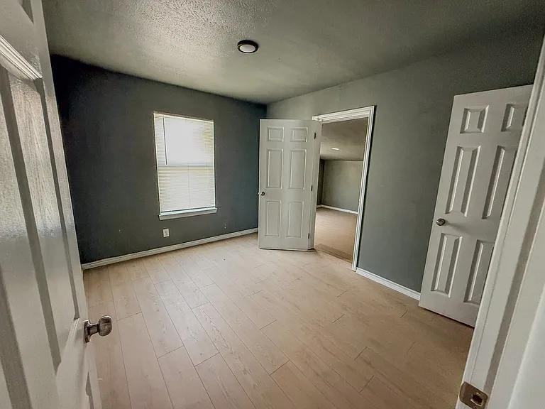 2011 Waco St - Photo 7 of 9