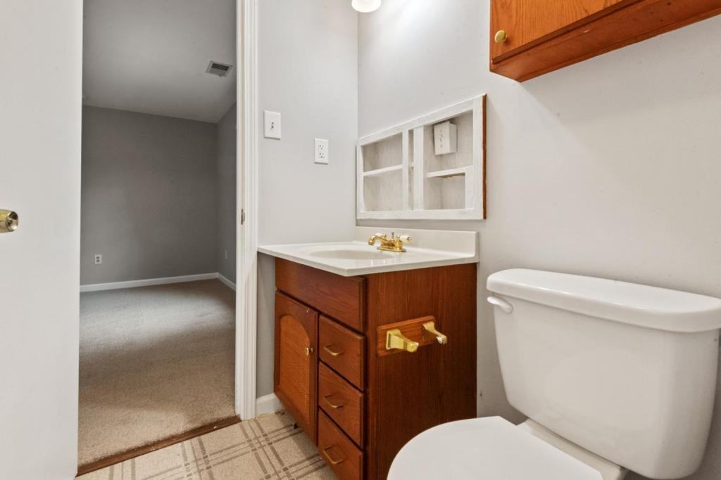 648 Golfview Dr - Photo 4 of 20