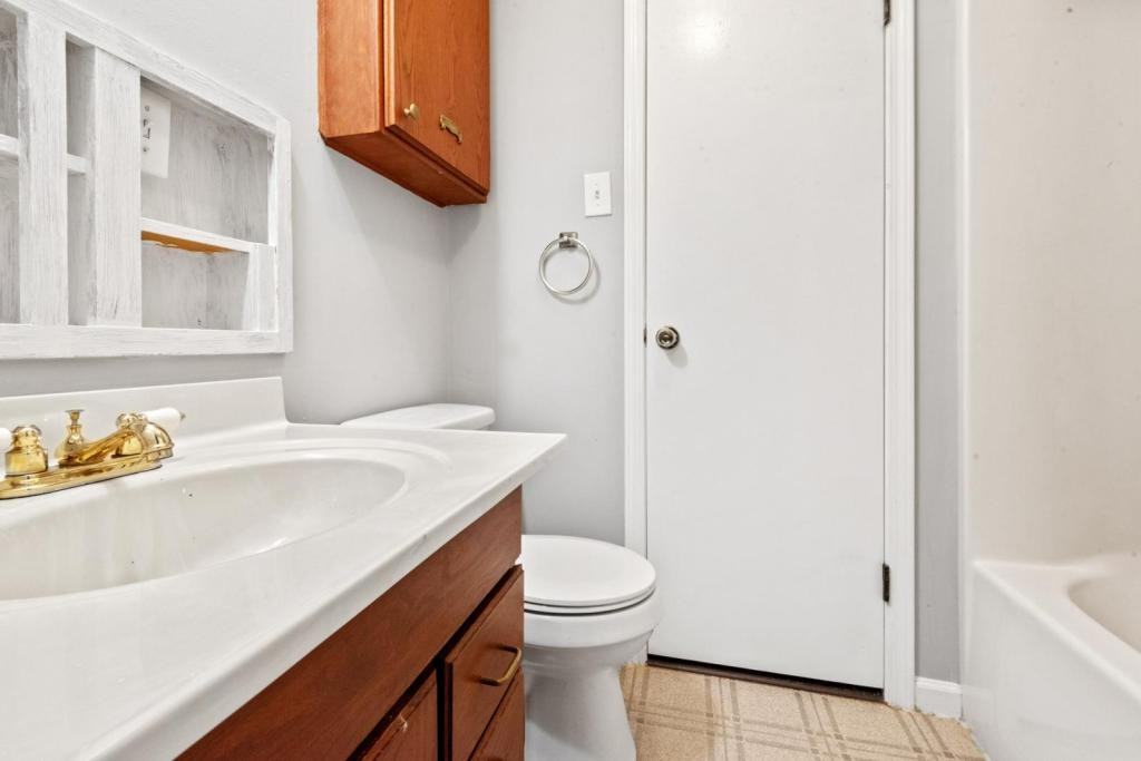 648 Golfview Dr - Photo 5 of 20