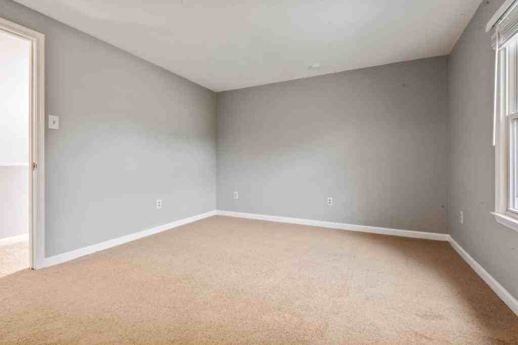 648 Golfview Dr - Photo 6 of 20