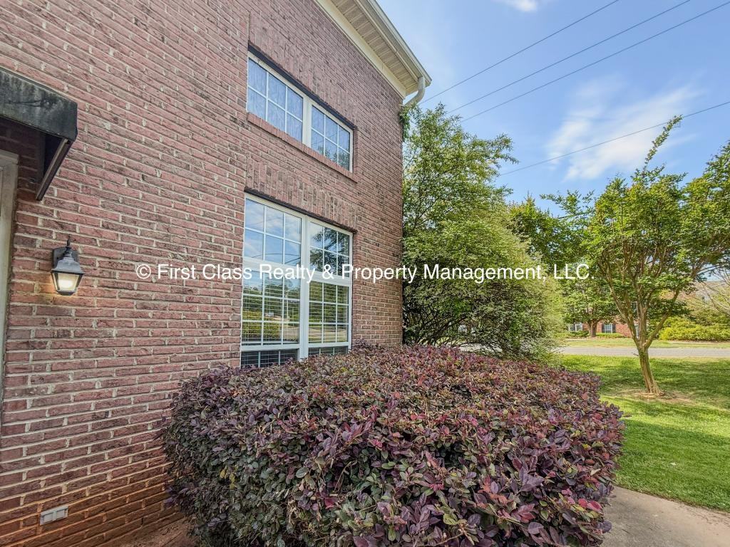 710 Tavern Ct - Photo 3 of 30