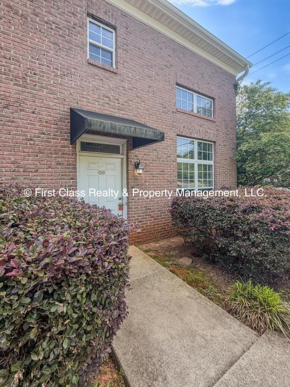 710 Tavern Ct - Photo 7 of 30