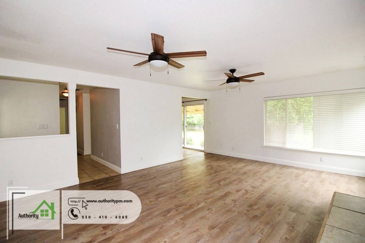 2390 N Dr - Photo 6 of 10