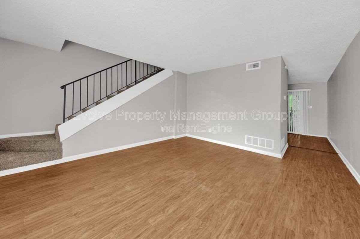 3434 Spottswood Ave - Photo 2 of 9