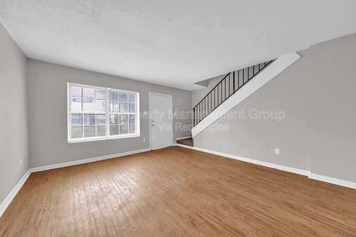 3434 Spottswood Ave - Photo 3 of 9