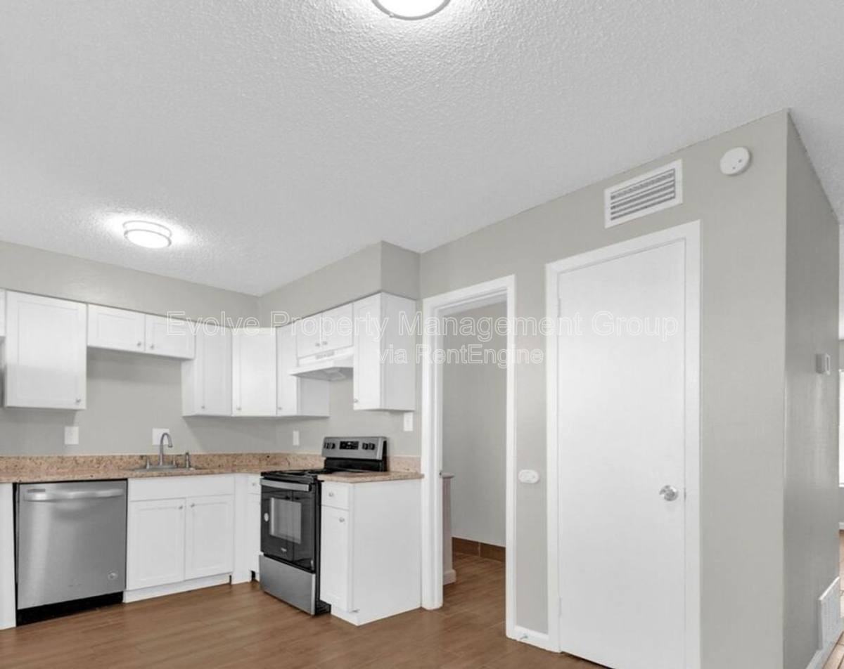 3434 Spottswood Ave - Photo 4 of 9