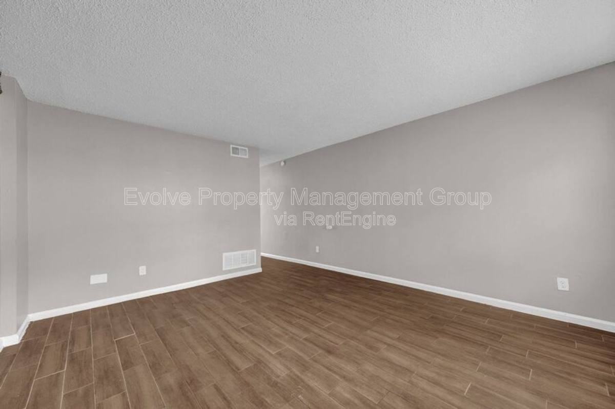 3434 Spottswood Ave - Photo 5 of 9