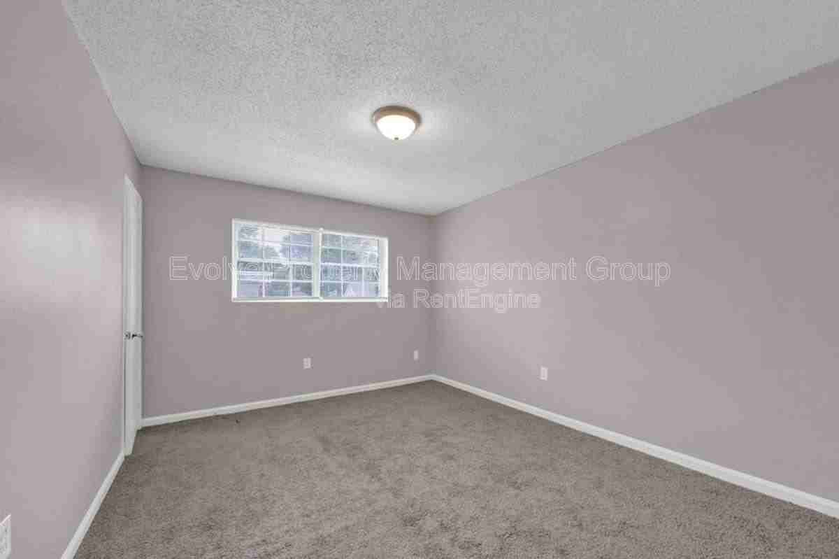 3434 Spottswood Ave - Photo 6 of 9