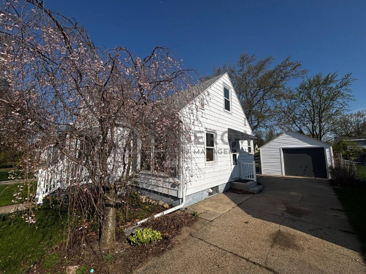 901 Cricklewood St Sw - Photo 2 of 10