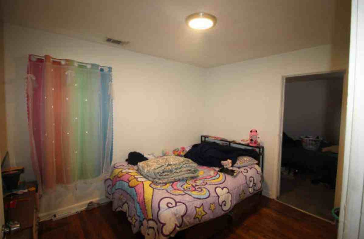 1631 Longfield Ave - Photo 3 of 10