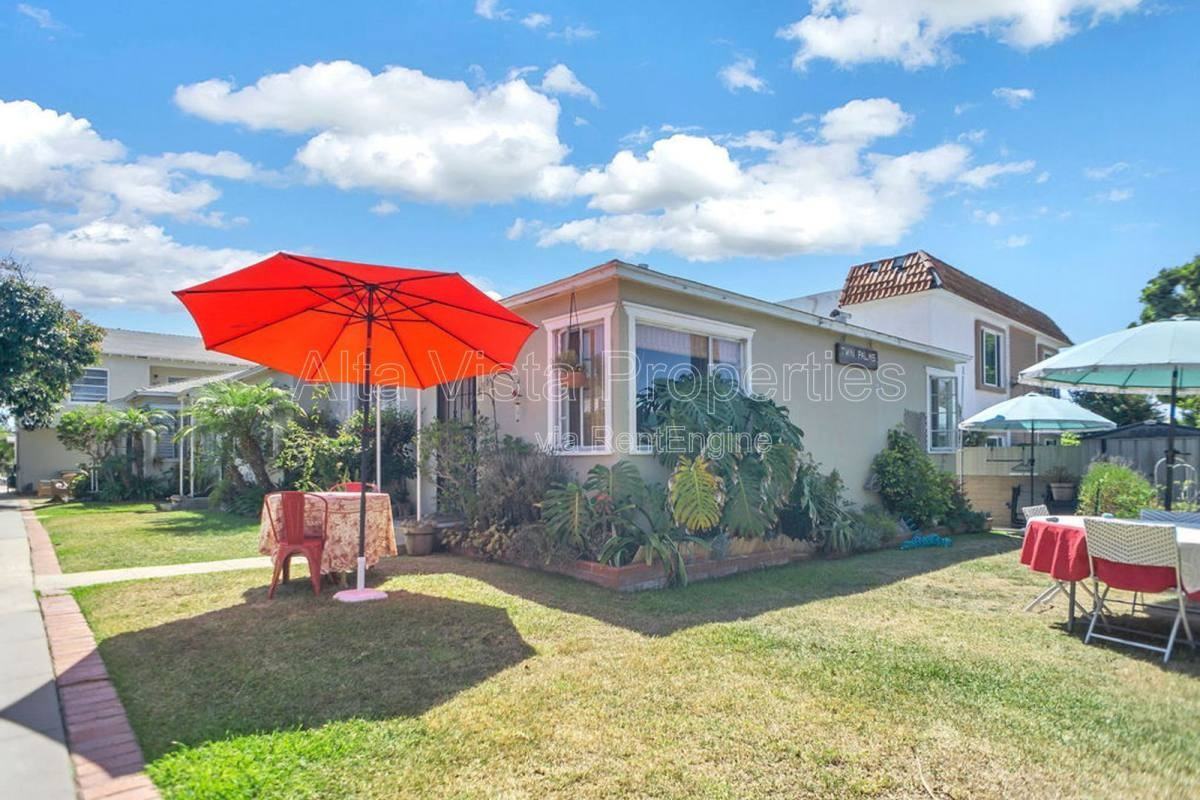 4859 Santa Cruz Ave - Photo 2 of 10