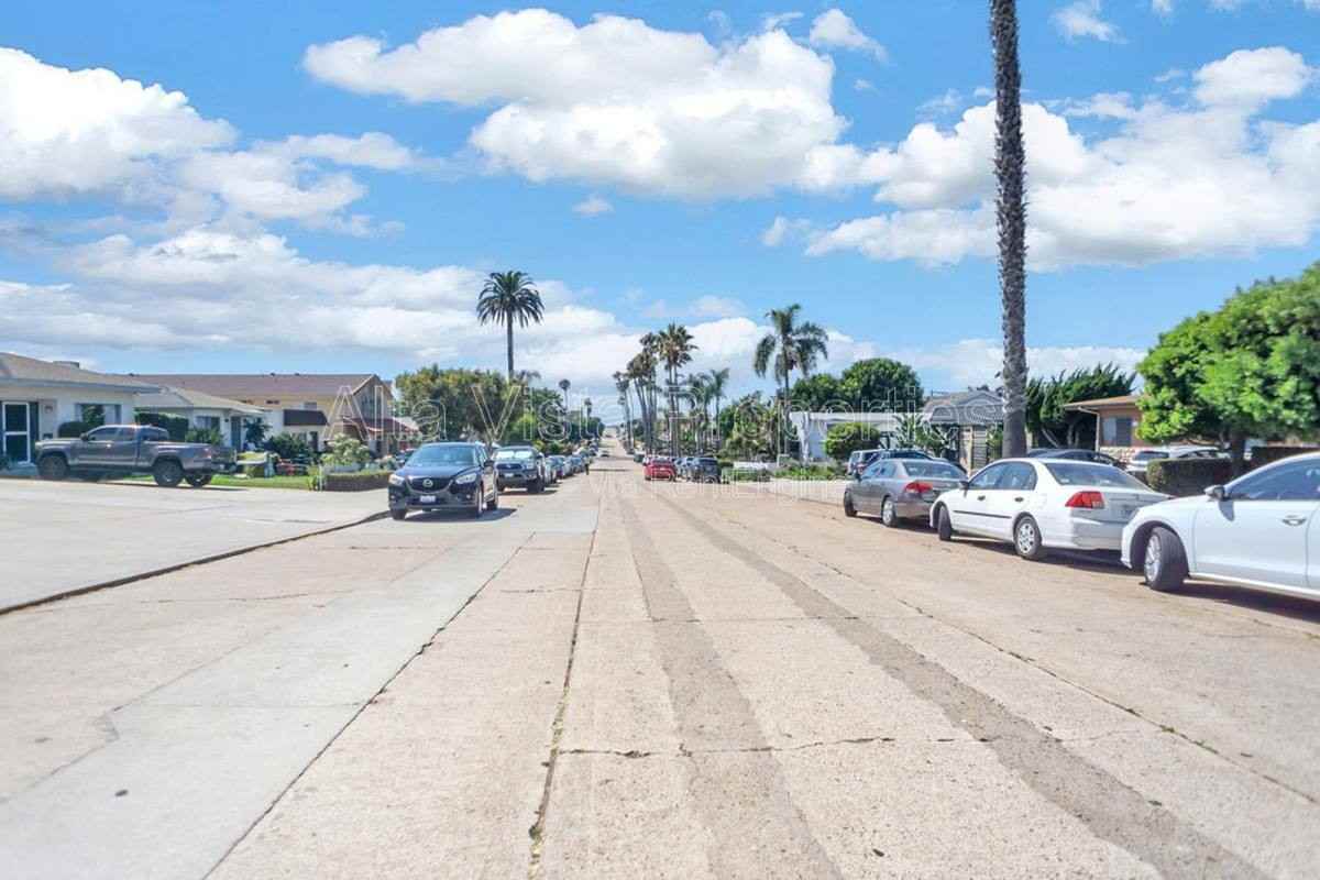 4859 Santa Cruz Ave - Photo 3 of 10