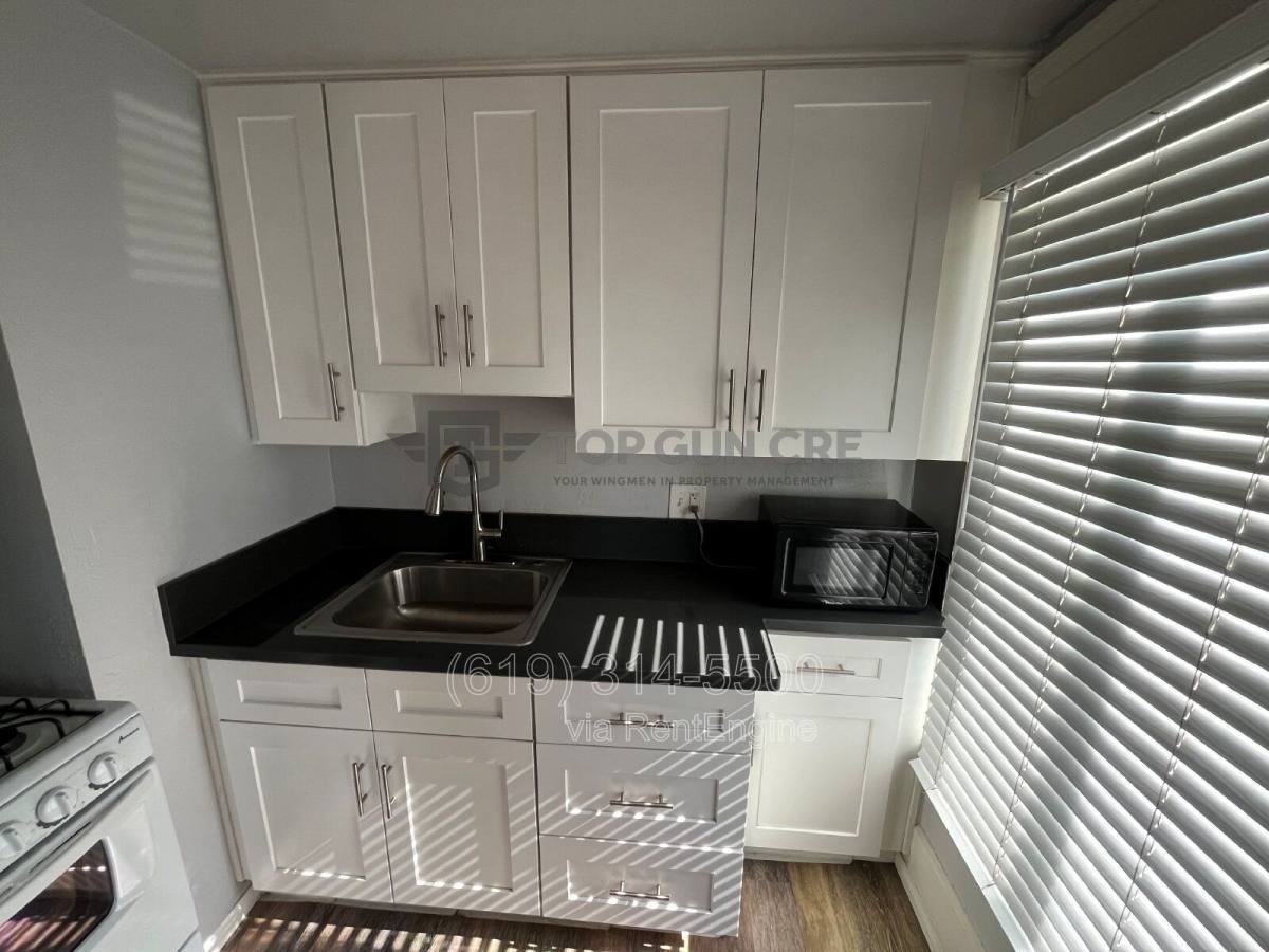 134 W Hawthorn St #9 - Photo 2 of 6