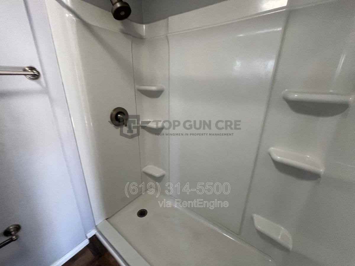 134 W Hawthorn St #9 - Photo 3 of 6