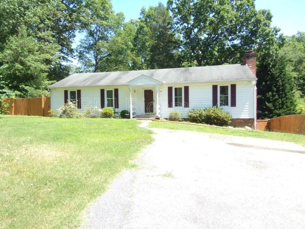 2605 Seacliff Cir - Photo 2 of 10