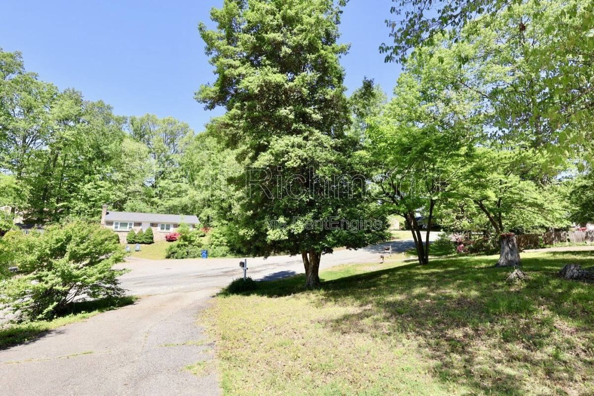 2605 Seacliff Cir - Photo 3 of 10
