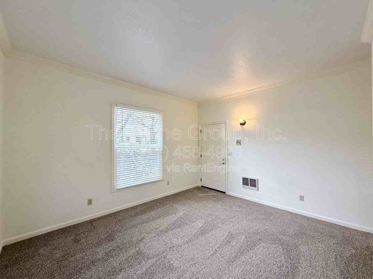 4318 Se Milwaukie Ave #1 - Photo 3 of 10