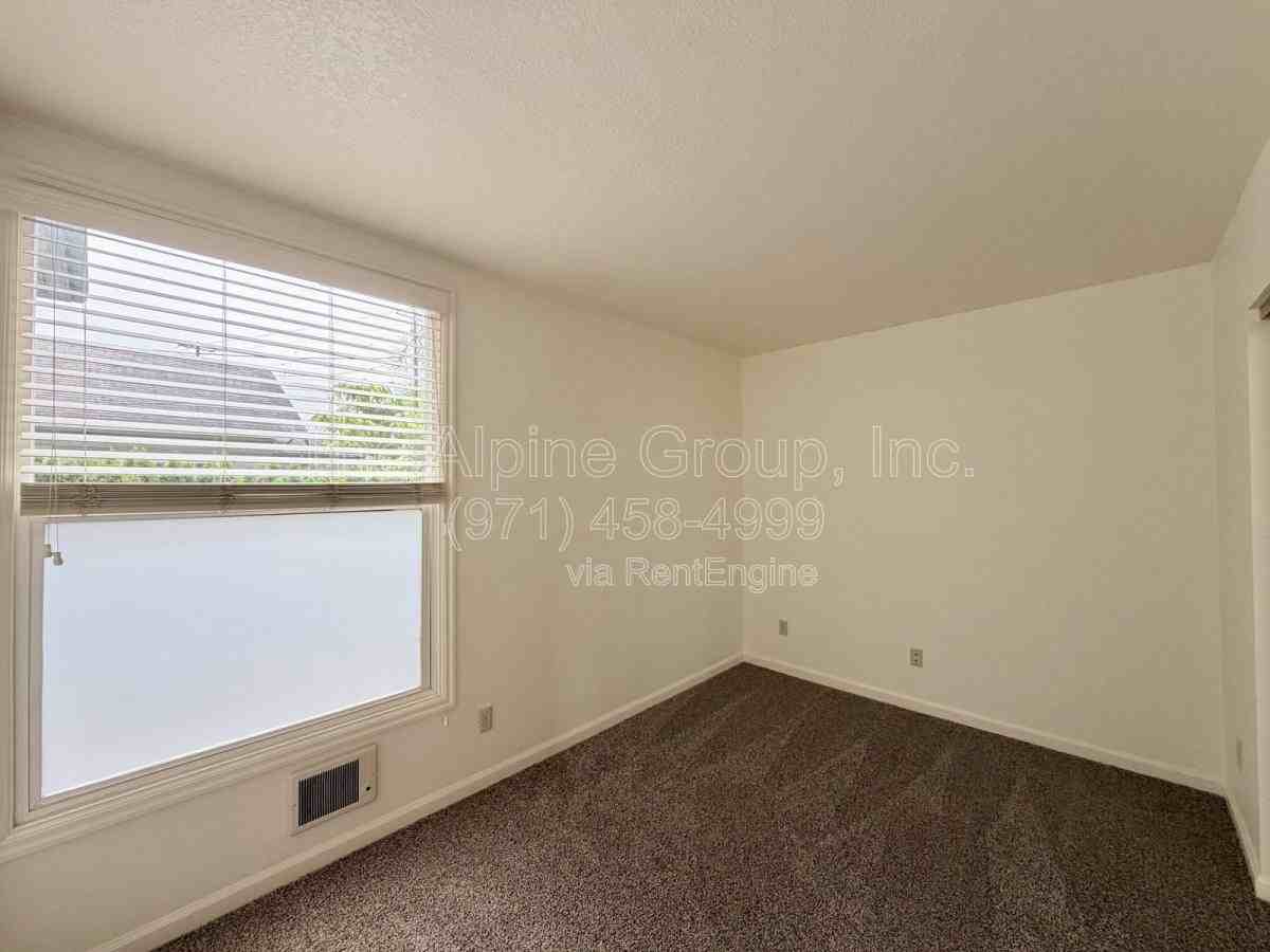 4318 Se Milwaukie Ave #1 - Photo 5 of 10