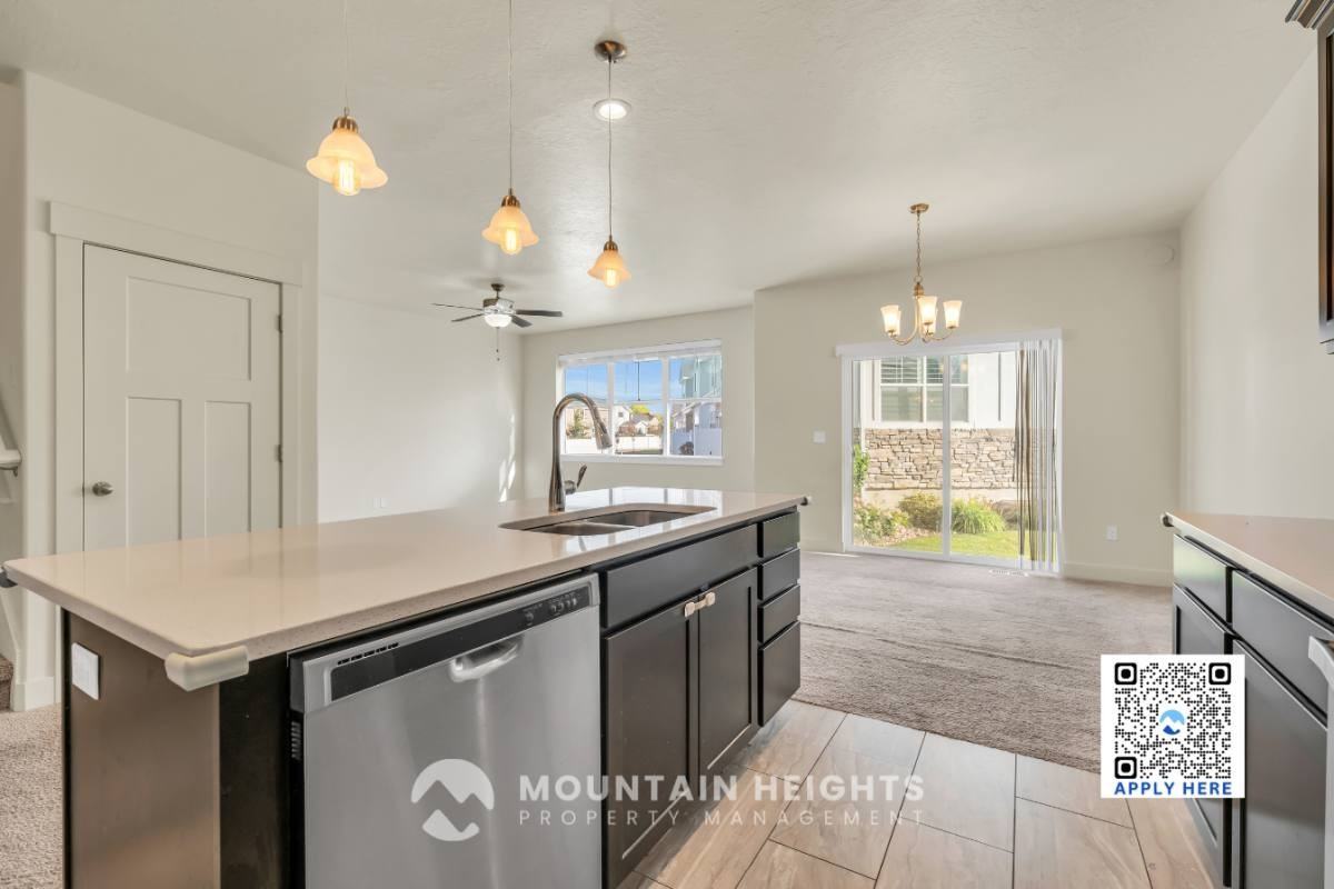 607 E Sawback Ln - Photo 2 of 10