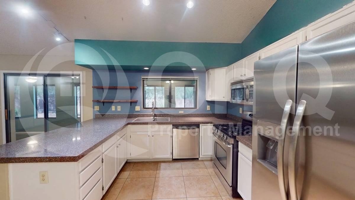 7978 N Supernova Dr - Photo 3 of 10