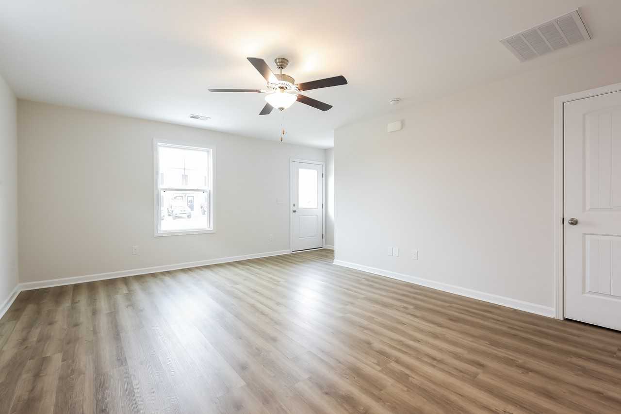 310 Noble Ln - Photo 3 of 20