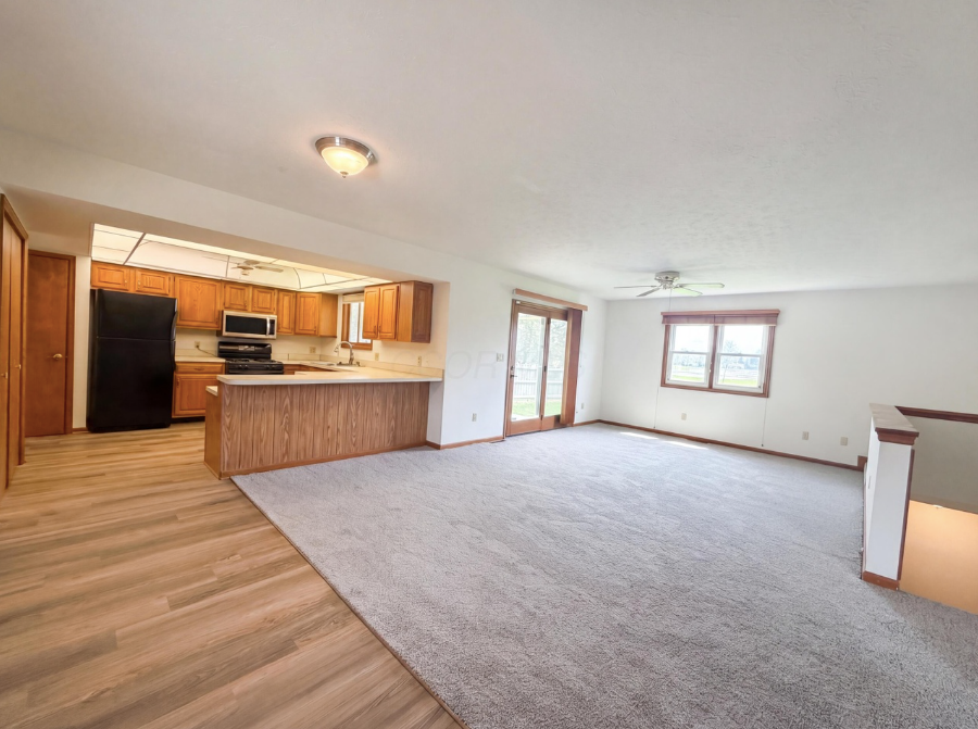 610 Executive Blvd - Photo 2 of 29