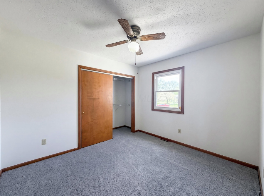 610 Executive Blvd - Photo 4 of 29