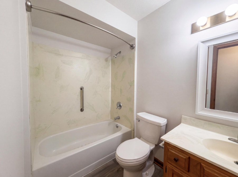 610 Executive Blvd - Photo 6 of 29