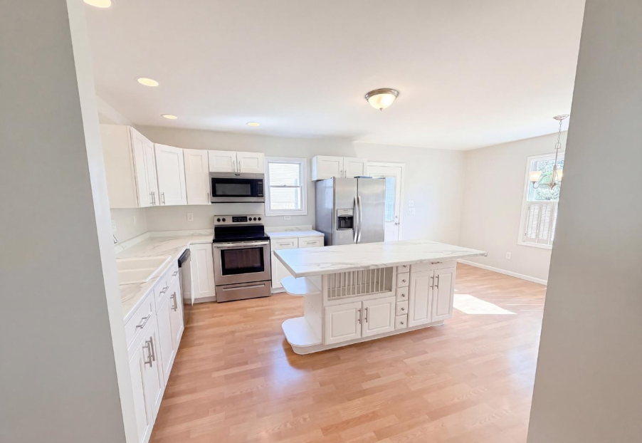 1379 Gumbert Dr - Photo 3 of 31