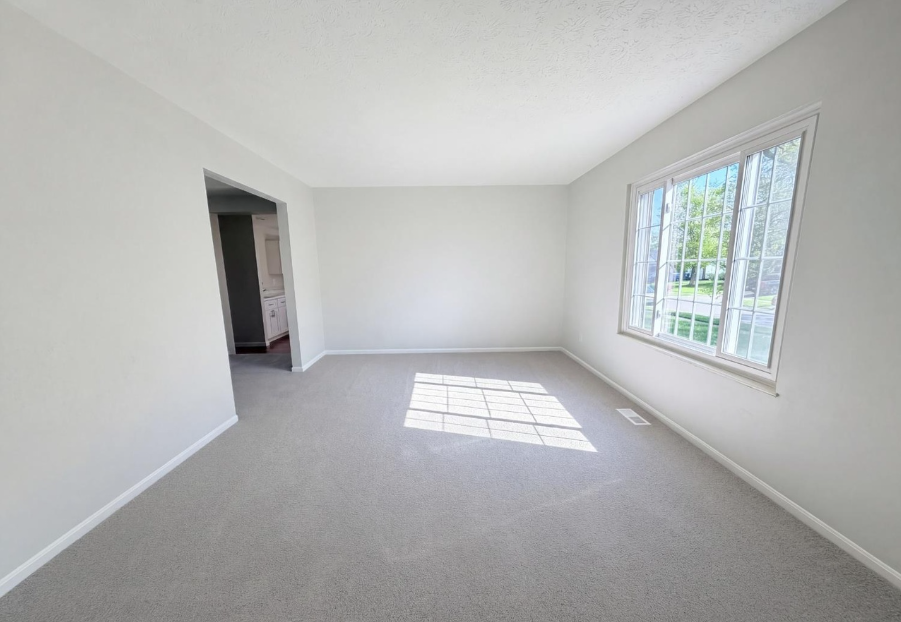 1379 Gumbert Dr - Photo 7 of 31