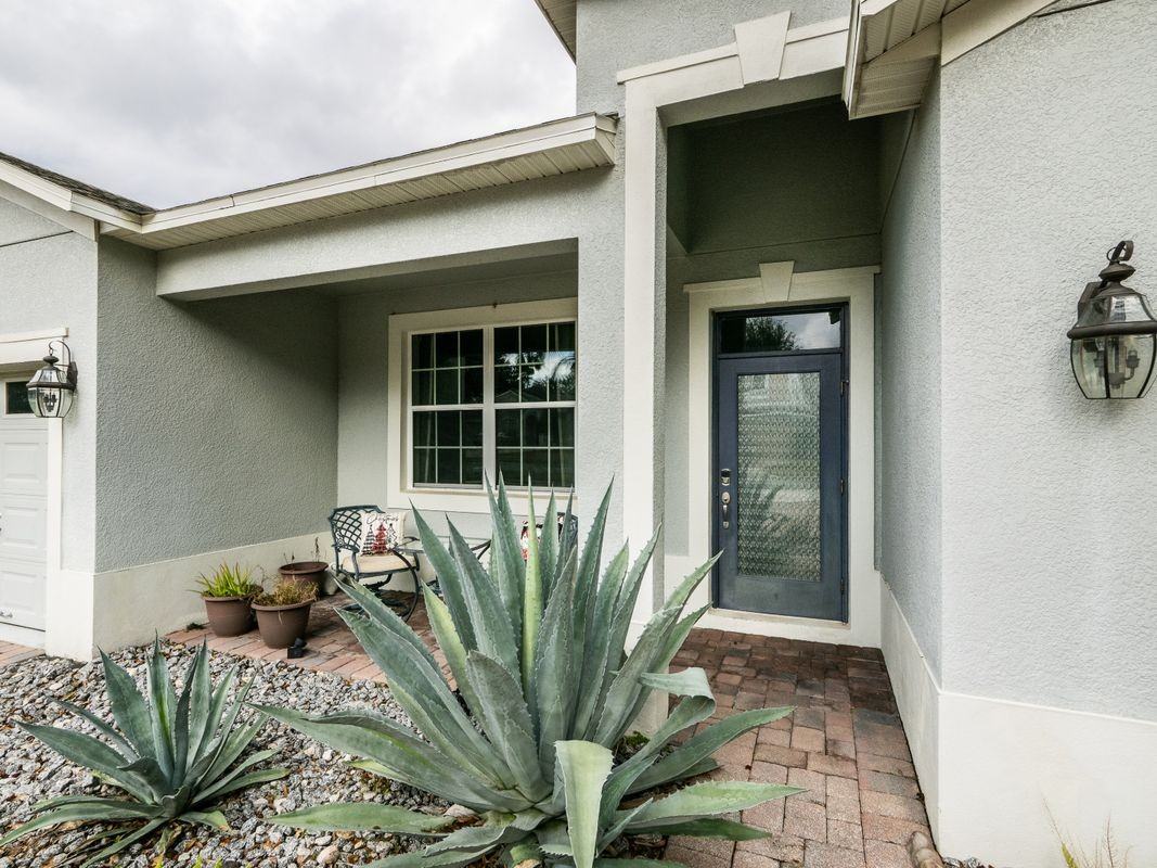 1098 Harmony Ln - Photo 2 of 28