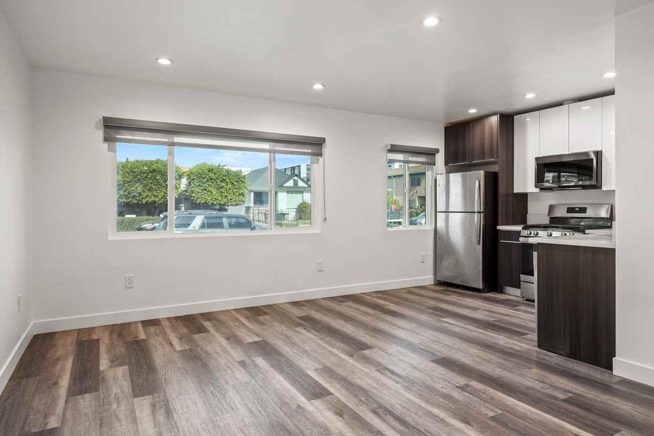 1325 W 36th St - Photo 4 of 21