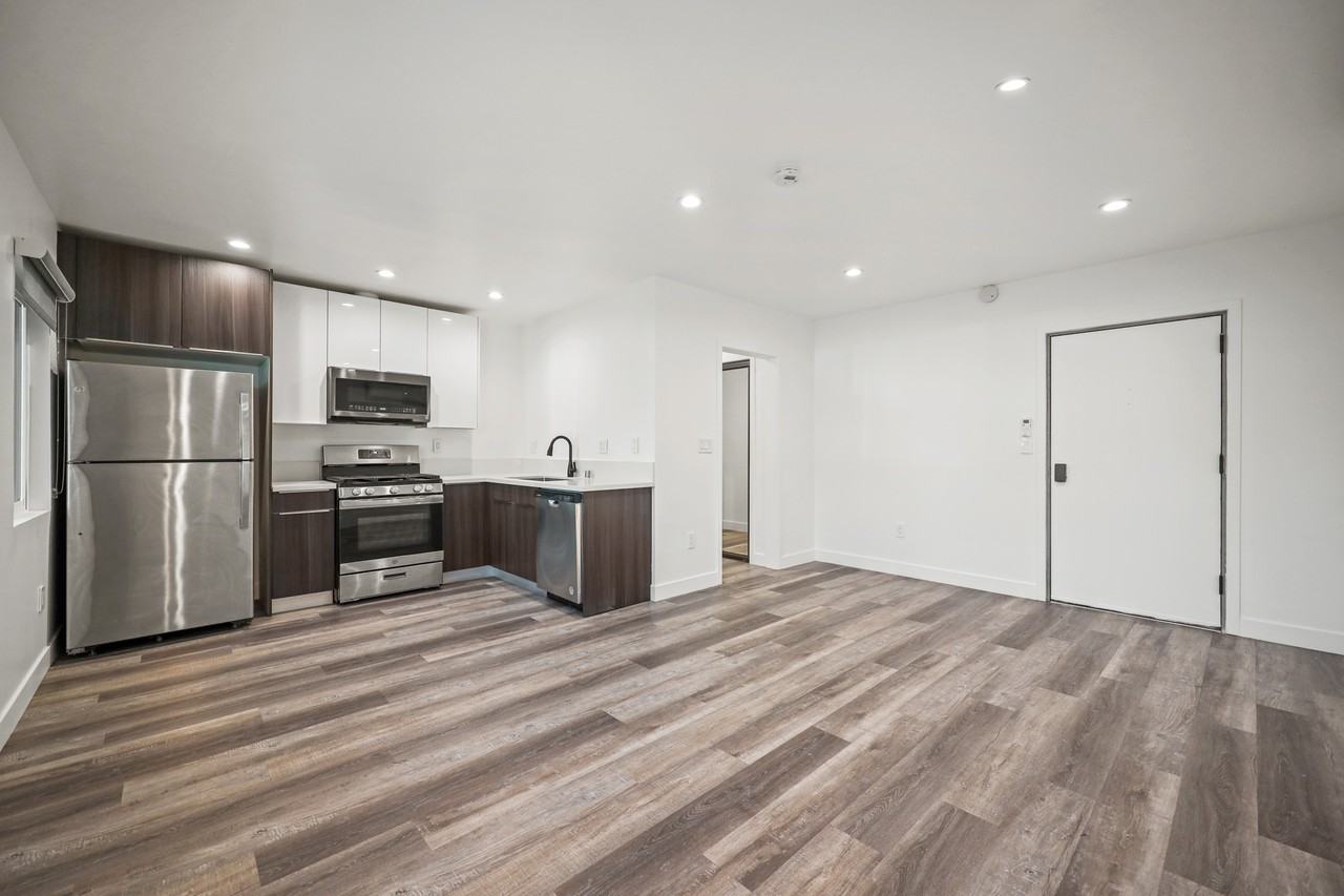 1325 W 36th St - Photo 5 of 21