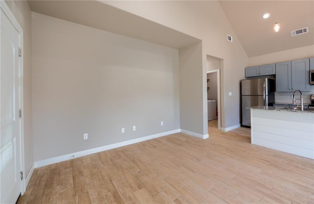 813 Valley Oaks Ln - Photo 2 of 21