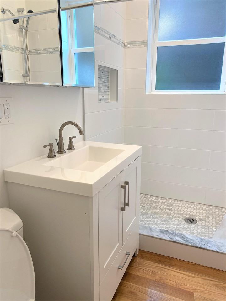 32 Robinwood Ave #8 - Photo 3 of 11