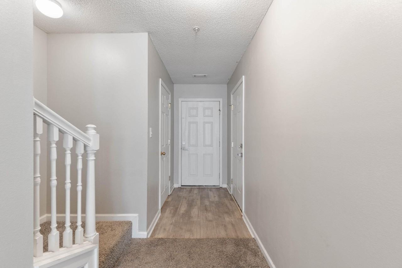 183 Swaying Pine Ct - Photo 3 of 33