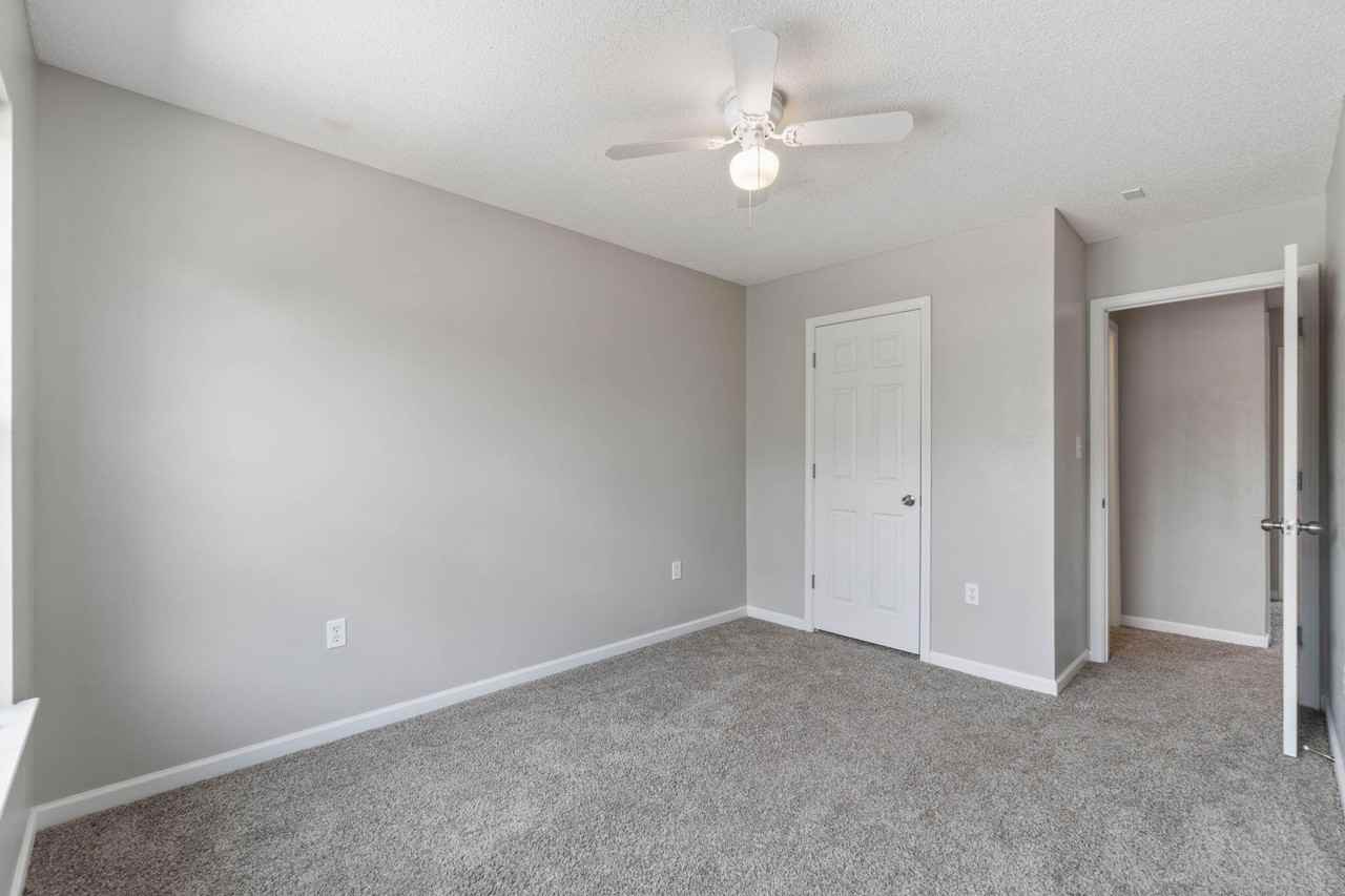 183 Swaying Pine Ct - Photo 5 of 33