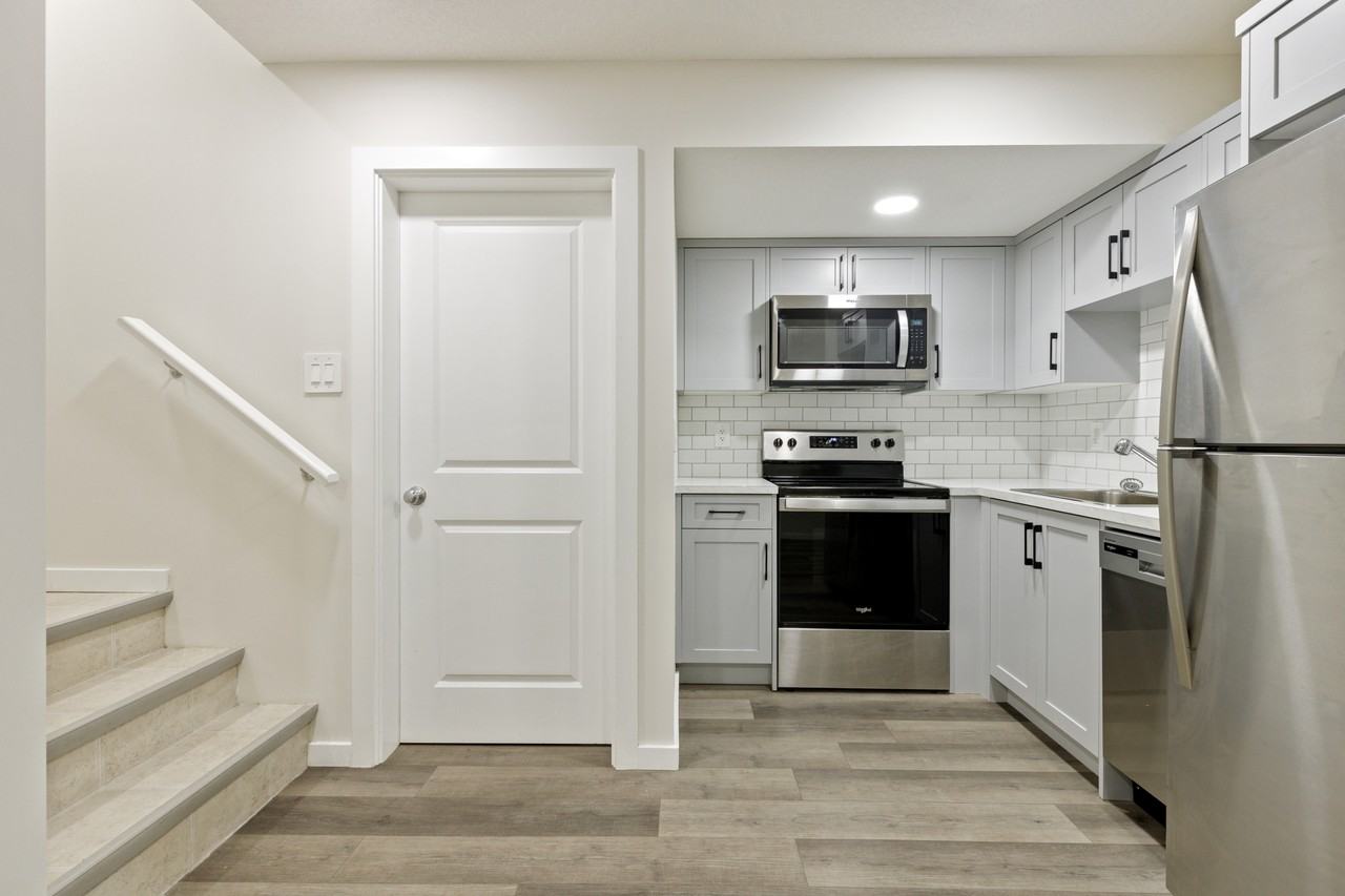 23 Heirloom Boulevard SE, Calgary - Photo 3 of 11