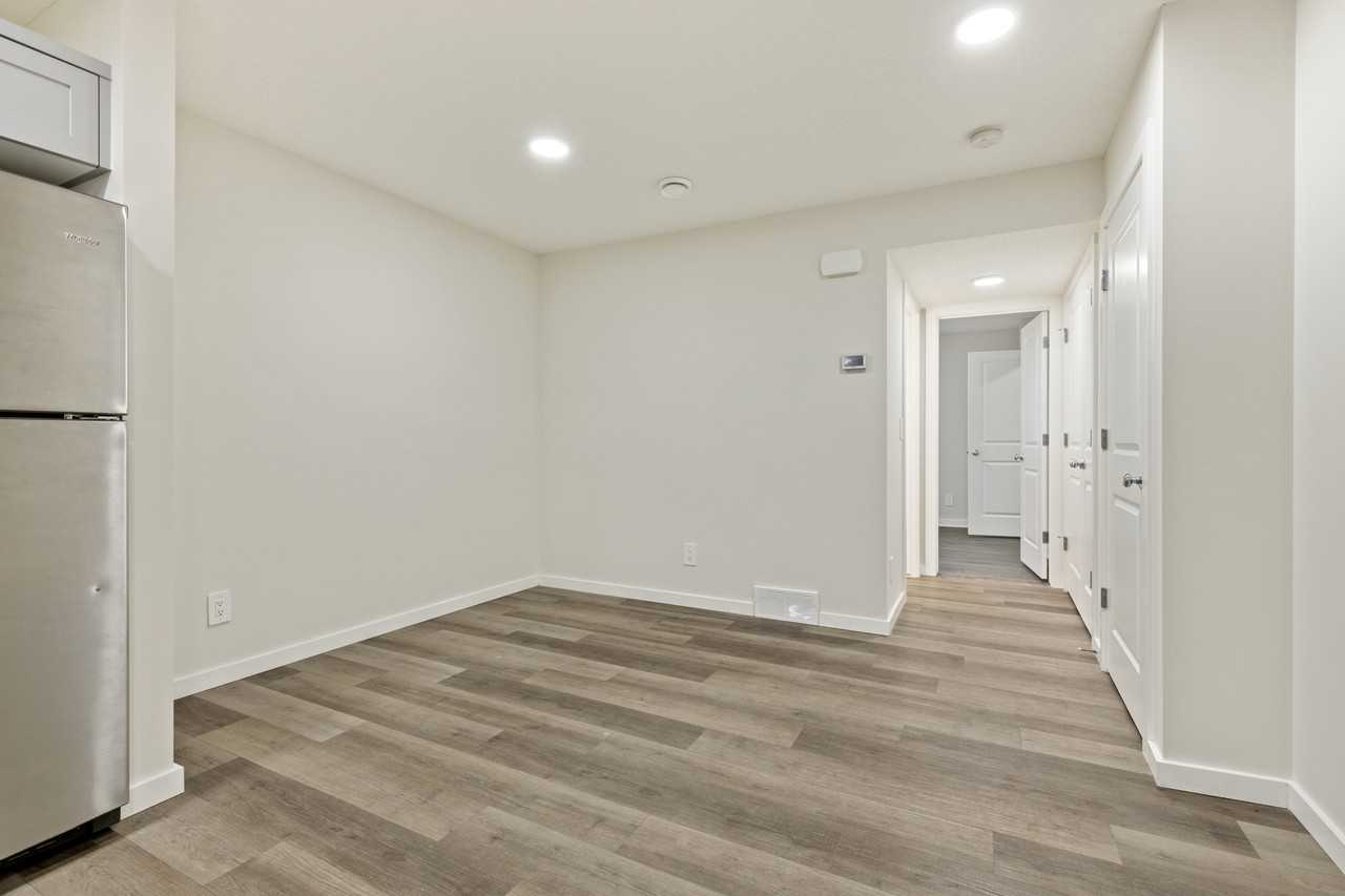 23 Heirloom Boulevard SE, Calgary - Photo 5 of 11