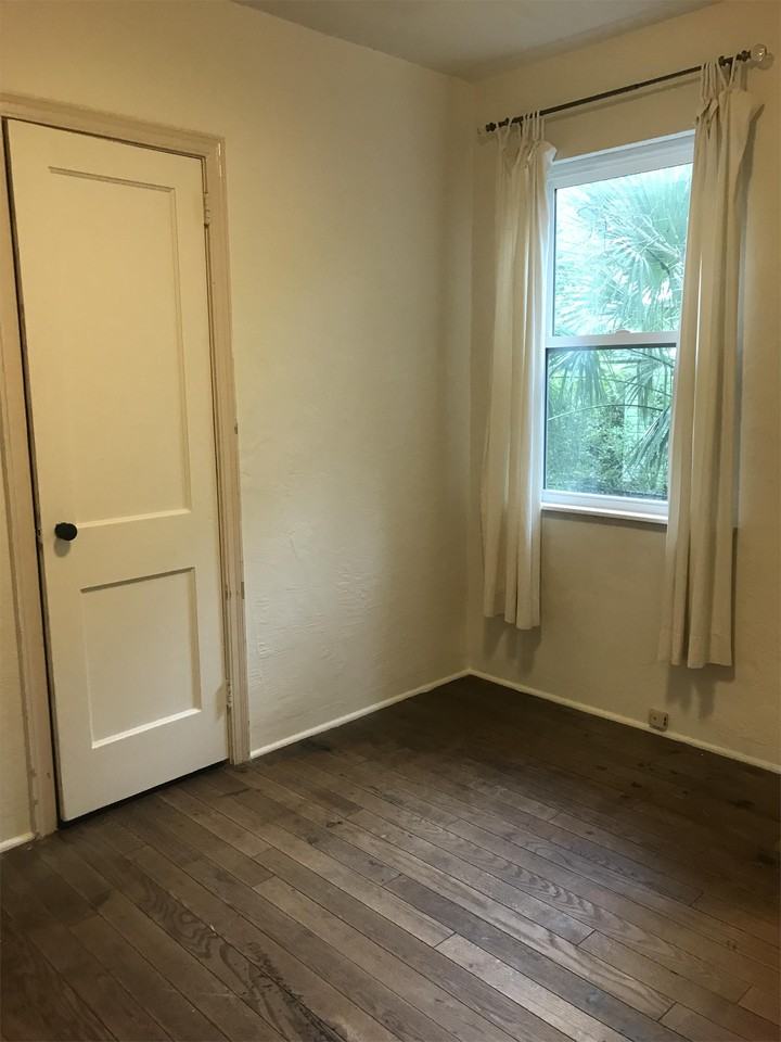 1005 Ne 7th Pl - Photo 2 of 11