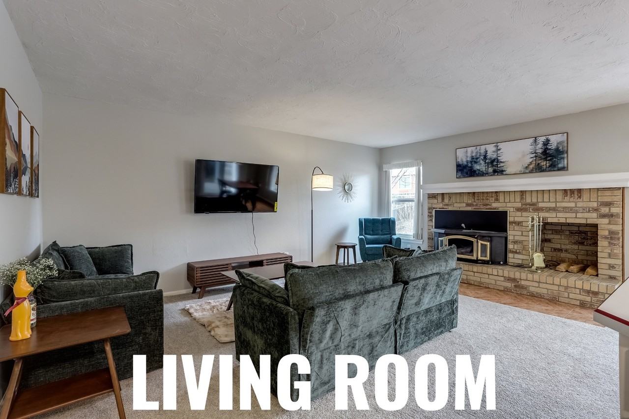 3149 N Oak Cir #1 - Photo 4 of 18