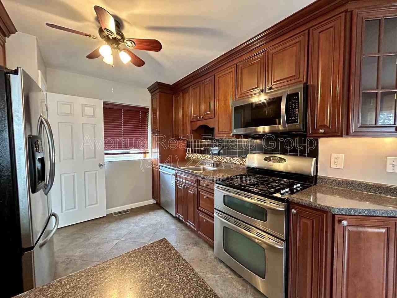 9215 Meadowbrook Ln - Photo 5 of 16