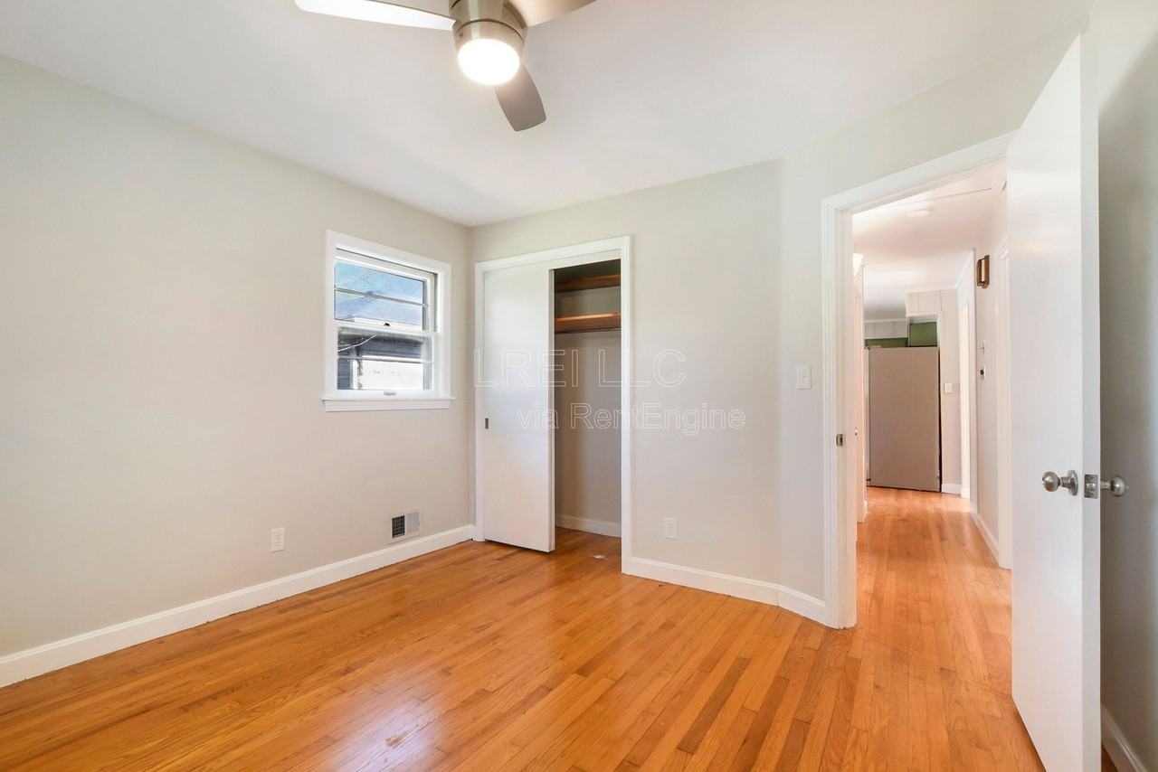 405 Westwood Dr - Photo 5 of 15